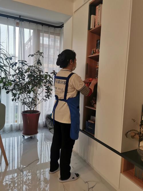 今天体验了轻喜到家4小时保洁服务，专业又省心，真心推荐给邻居们